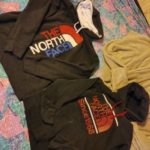 The North Face Hoodies Medium Men-Unisex (2 of them)